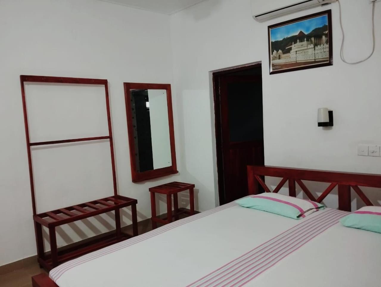 Aura Holiday Inn ทิซซามาฮารามา ภายนอก รูปภาพ