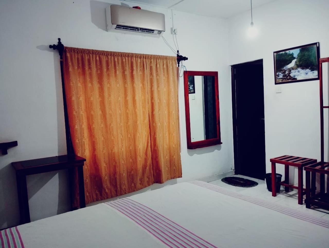 Aura Holiday Inn ทิซซามาฮารามา ภายนอก รูปภาพ