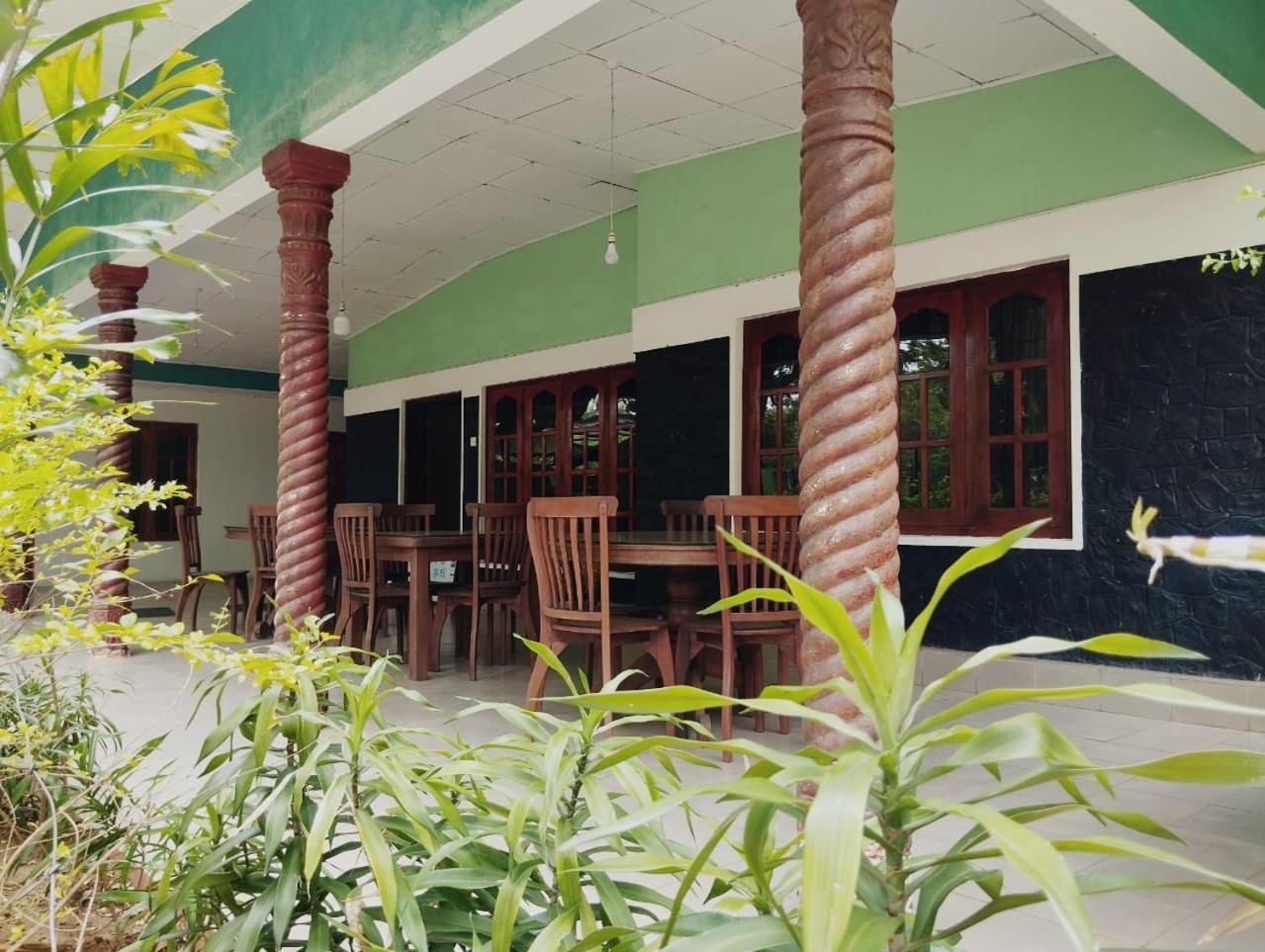 Aura Holiday Inn ทิซซามาฮารามา ภายนอก รูปภาพ